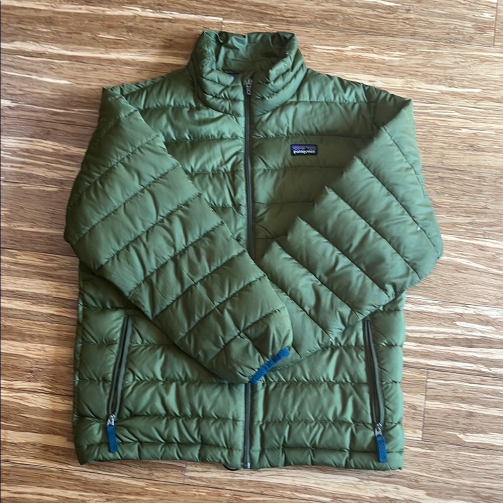 Well loved Patagonia boys M (10) down sweater